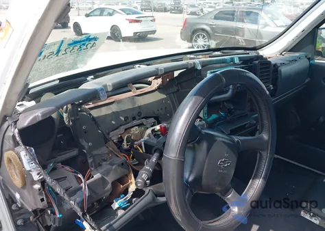 2002 Chevrolet Silverado 1500 из США, поврежденный, VIN 1GCEC14V02Z292515